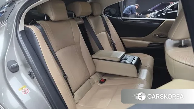 Lexus ES300h 7th generation 2018 Песочный из Кореи, фото 3