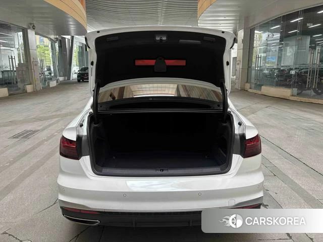 Audi A4L 2024 Белый из Китая, фото 3
