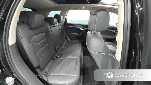 Volkswagen Touareg 3rd generation 2023 Черный из Кореи, фото 3