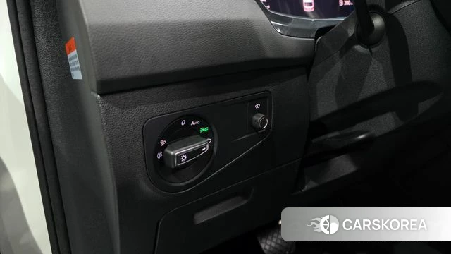 Volkswagen Tiguan second Generation 2023 Белый из Кореи, фото 3
