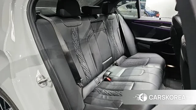 BMW 5 Series (G30) 2022 Белый из Кореи, фото 3