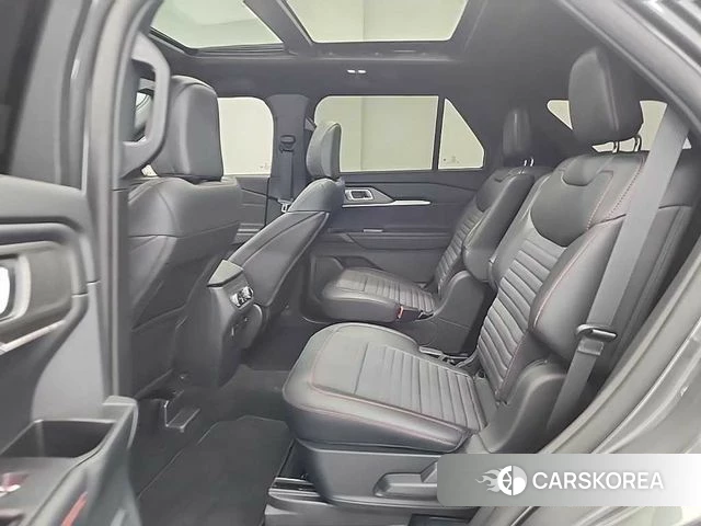 Ford Explorer 6th Generation 2025 Серебристо-серый из Кореи, фото 3