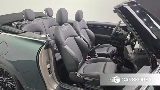 Mini Cooper Convertible 2024 Зеленый из Кореи, фото 3