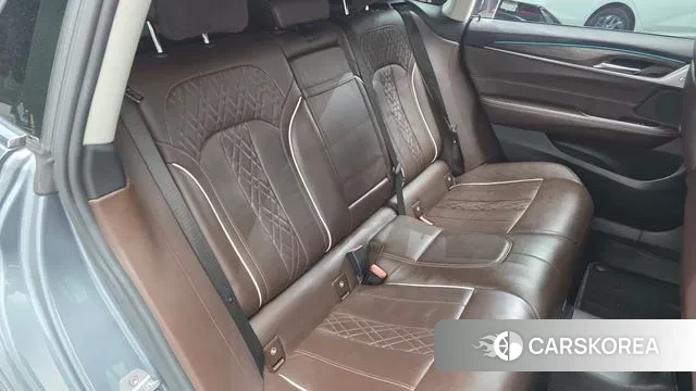 BMW 6 Series GT (G32) 2018 Светло-серебряный цвет из Кореи, фото 3