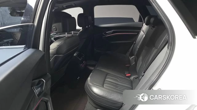 Audi e-Tron 2020 Белый из Кореи, фото 3