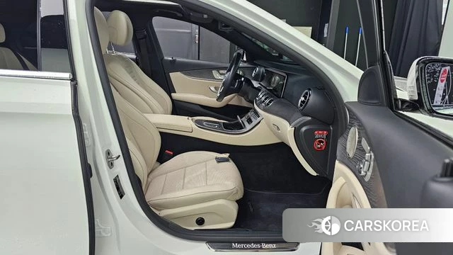 Mercedes-Benz E-Class W213 2022 Белый из Кореи, фото 3