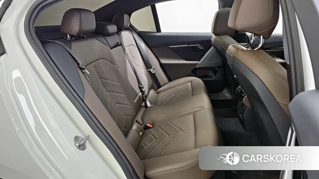 BMW 5 Series (G60) 2025 Белый из Кореи, фото 3