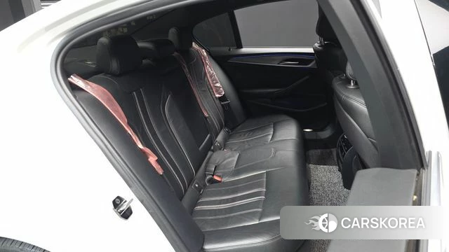 BMW 5 Series (G30) 2018 Белый из Кореи, фото 3