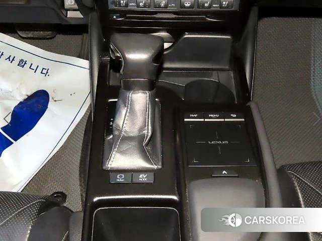 Lexus ES300h 7th generation 2019 Серебряный из Кореи, фото 3
