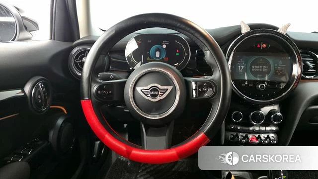 Mini Cooper 2023 Белый из Кореи, фото 3