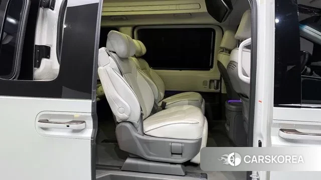 Hyundai Staria 2023 Белый из Кореи, фото 3