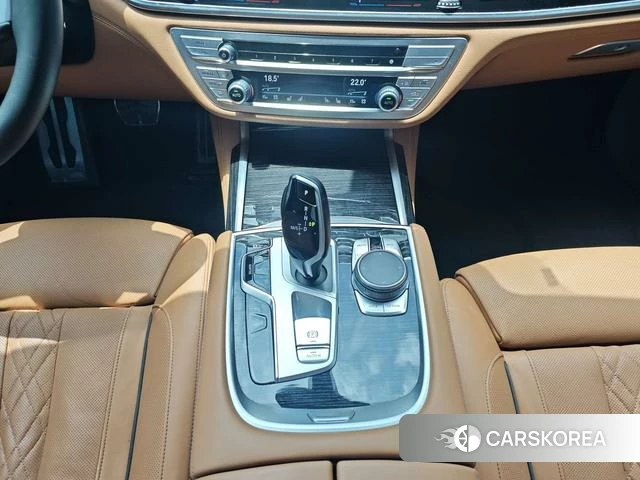 BMW 7 series 2022 Серебристо-серый из Китая, фото 3
