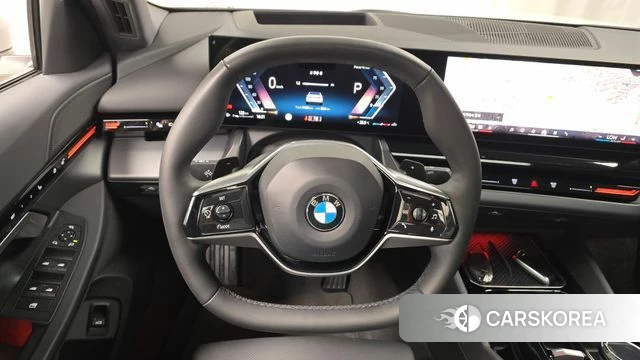 BMW 5 Series (G60) 2023 Белый из Кореи, фото 3