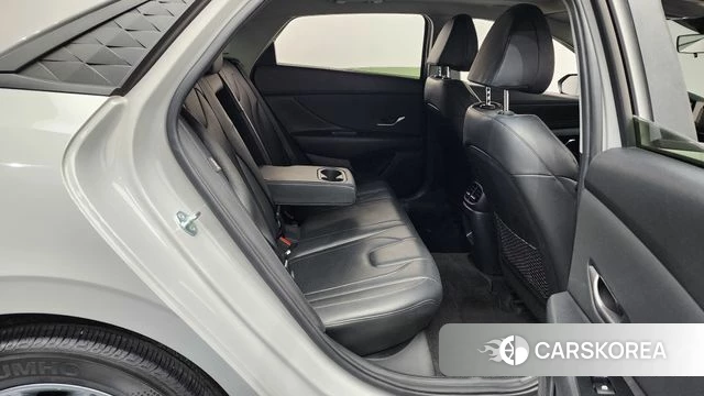 Hyundai The New Avante (CN7) 2024 Серебряный из Кореи, фото 3