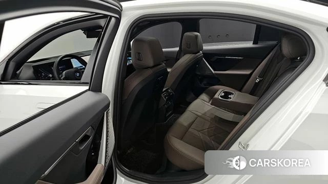 BMW 5 Series (G60) 2025 Белый из Кореи, фото 3