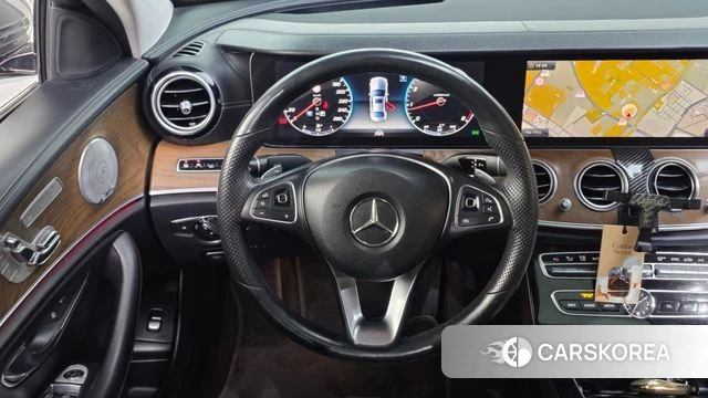 Mercedes-Benz E-Class W213 2018 Серый из Кореи, фото 3
