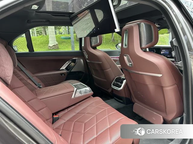 BMW 7 series 2024 Черный из Китая, фото 3