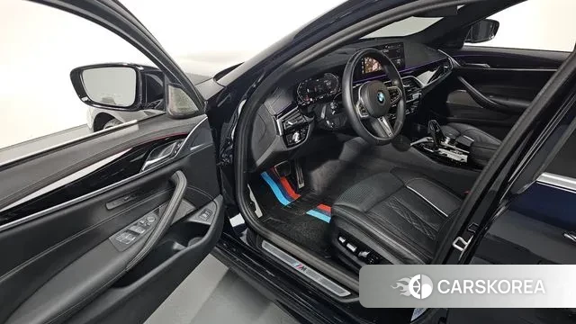 BMW 5 Series (G30) 2023 Черный из Кореи, фото 3