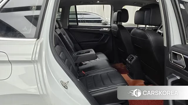 Volkswagen Tiguan Allspace 2022 Белый из Кореи, фото 3