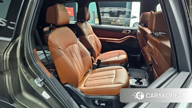 BMW X7 (G07) 2025 Песочный из Кореи, фото 3