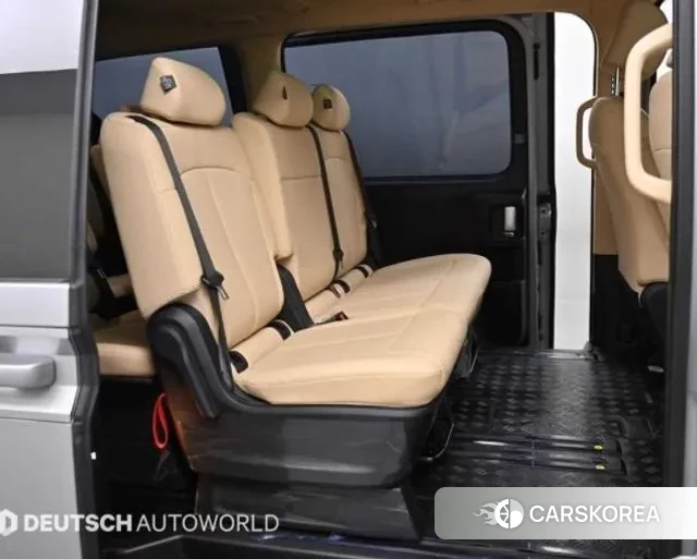 Hyundai Staria 2023 Серебристо-серый из Кореи, фото 3