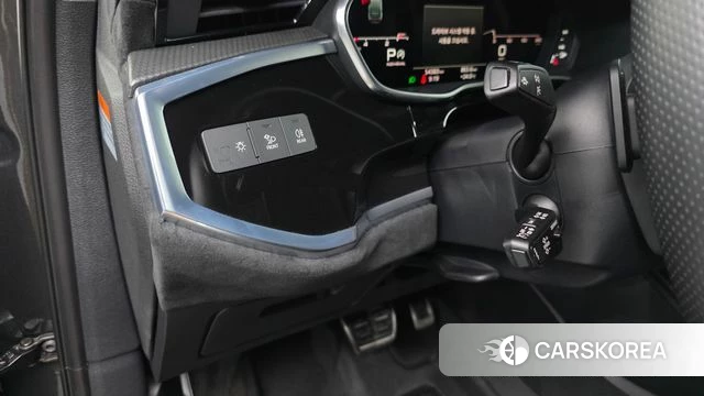 Audi Q3 (F3) 2022 Серый из Кореи, фото 3