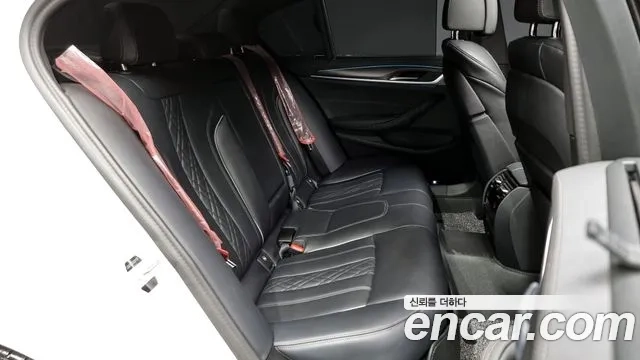 BMW 5 Series (G30) 2023 Белый из Кореи, фото 3