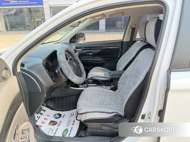Mitsubishi  Outlander 2023 Белый из Китая, фото 3