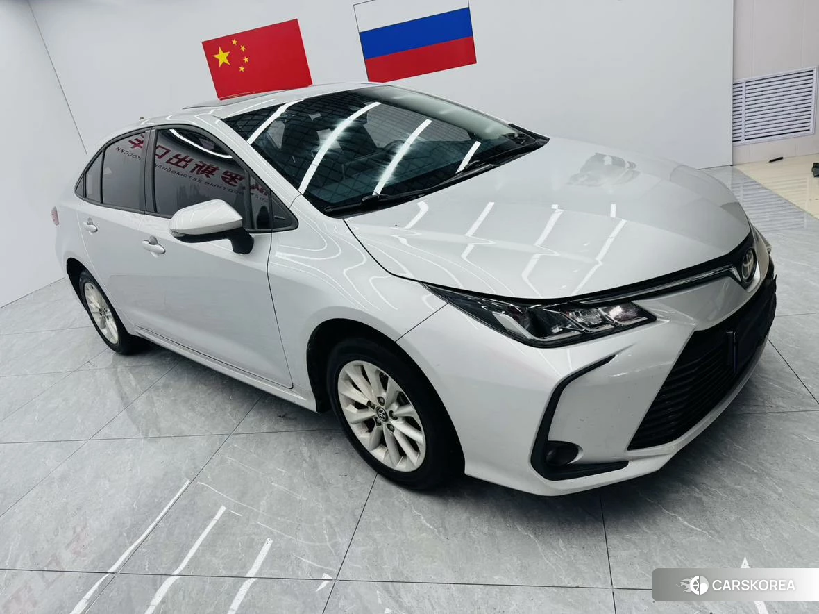 Toyota Corolla 2022 Серебристо-серый из Китая, фото 3