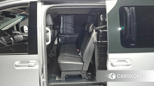 Hyundai Staria 2023 Серебристо-серый из Кореи, фото 3