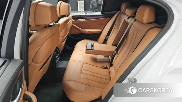 BMW 5 Series (G30) 2023 Белый из Кореи, фото 3