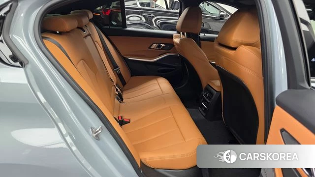 BMW 3 Series (G20) 2025 Светло-серебряный цвет из Кореи, фото 3