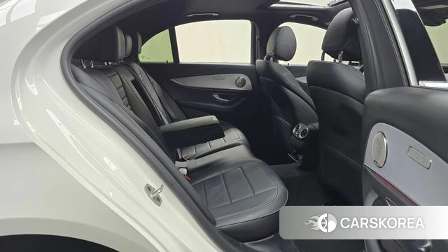 Mercedes-Benz E-Class W213 2021 Белый из Кореи, фото 3