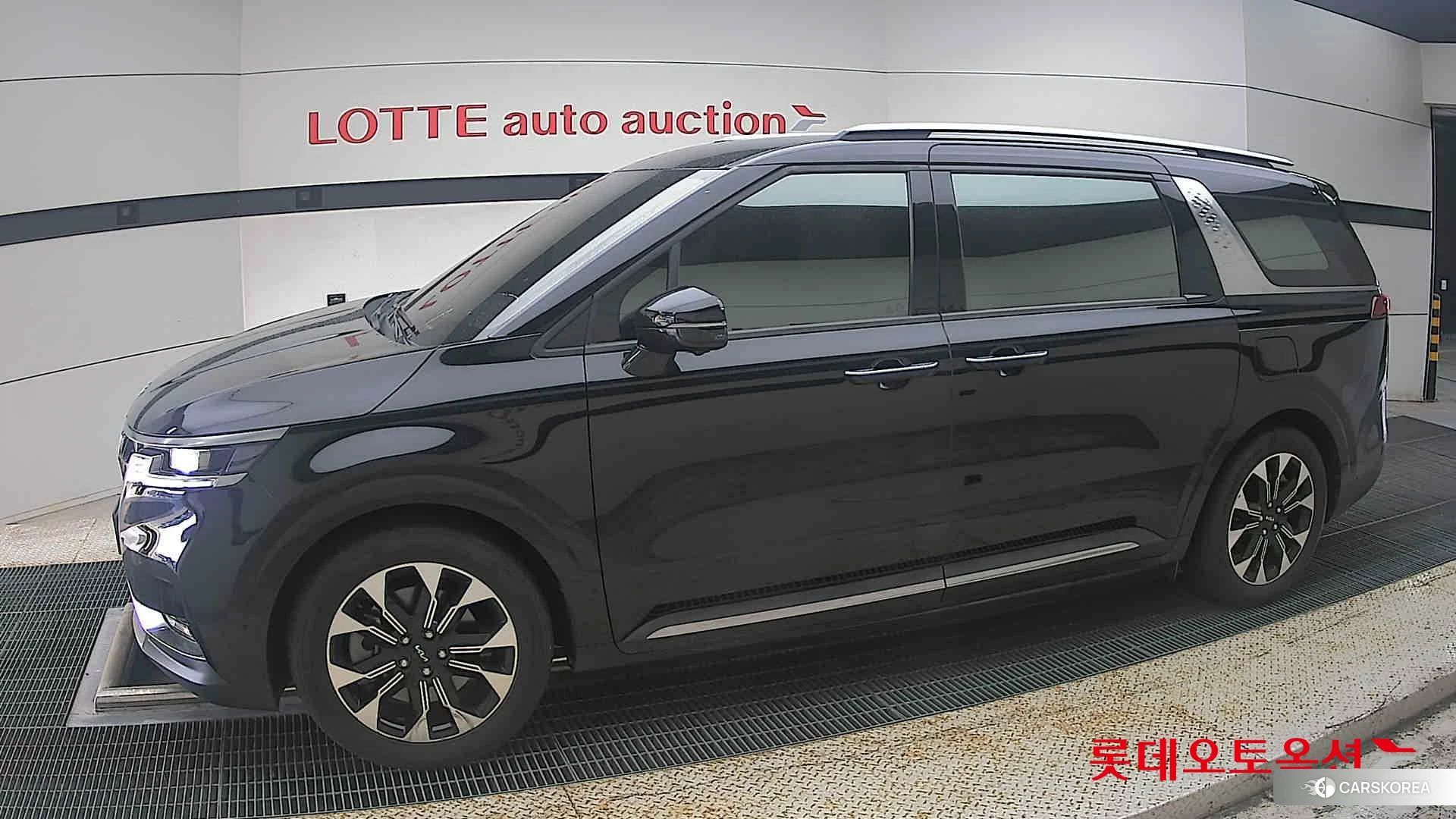 Kia Carnival 2023 Черный из Кореи, фото 3