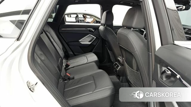 Audi Q3 (F3) 2023 Белый из Кореи, фото 3