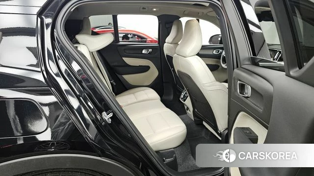 Volvo XC40 2024 Черный из Кореи, фото 3