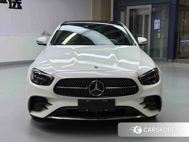 Mercedes-Benz E-class 2023 Белый из Китая, фото 3