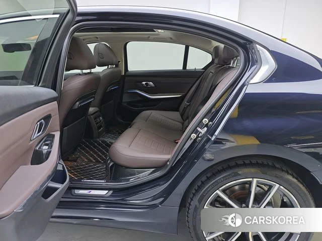 BMW 3 series 2021 Черный из Китая, фото 3