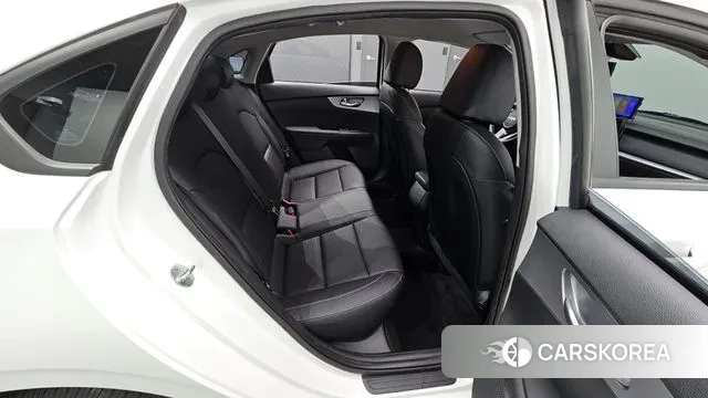 Kia The New K3 2nd generation 2022 Белый из Кореи, фото 3