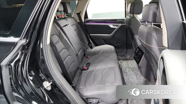 Volkswagen Touareg 3rd generation 2023 Черный из Кореи, фото 3