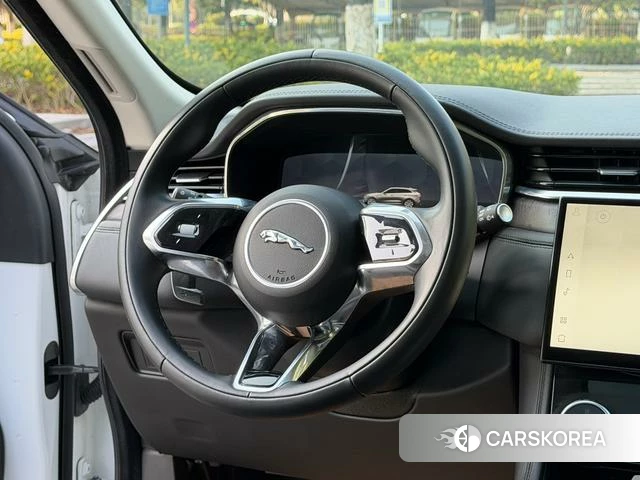 Jaguar F-PACE 2023 Белый из Китая, фото 3