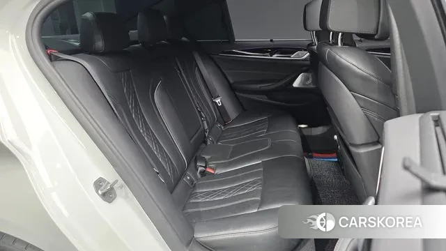 BMW 5 Series (G30) 2018 Белый из Кореи, фото 3