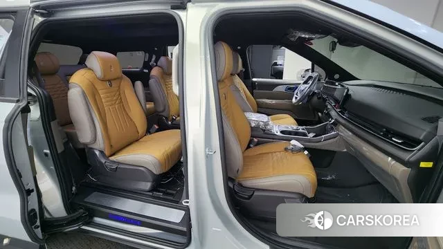 Kia The New Carnival 4th Generation 2025 Серебристо-серый из Кореи, фото 3