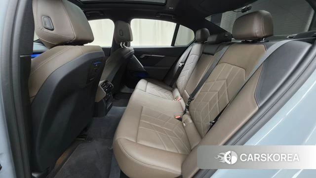 BMW 5 Series (G60) 2025 Цвет галактики из Кореи, фото 3