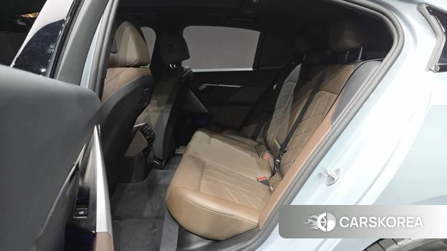 BMW 5 Series (G60) 2025 Серебристо-серый из Кореи, фото 3