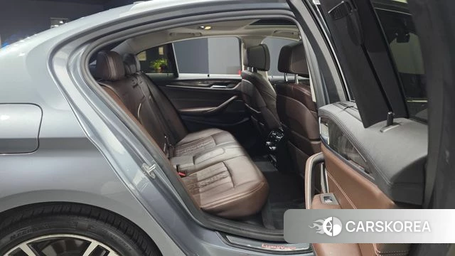 BMW 5 Series (G30) 2018 Светло-серебряный цвет из Кореи, фото 3