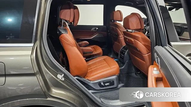 BMW X7 (G07) 2023 Песочный из Кореи, фото 3