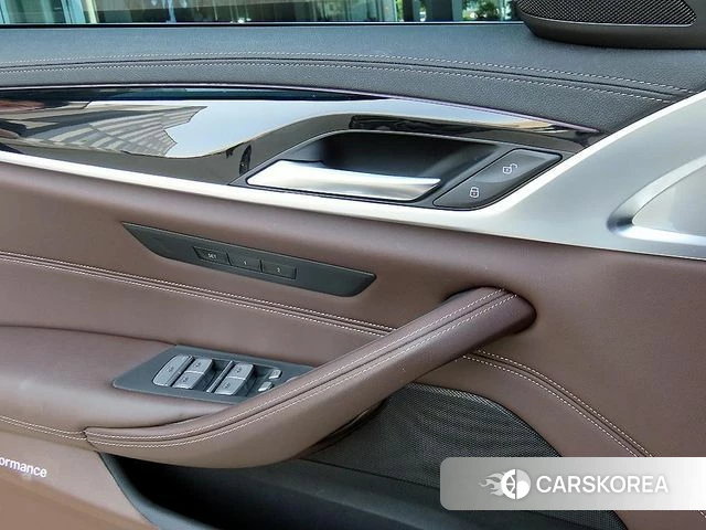 BMW 5 Series (G30) 2021 Белый из Кореи, фото 3