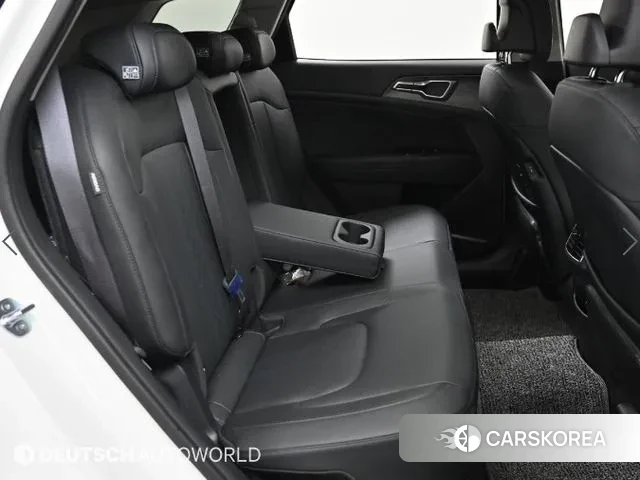 Kia Sportage 5th Generation Hybrid 2023 Белый из Кореи, фото 3