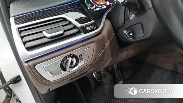 BMW 7 Series (G11) 2022 Белый из Кореи, фото 3